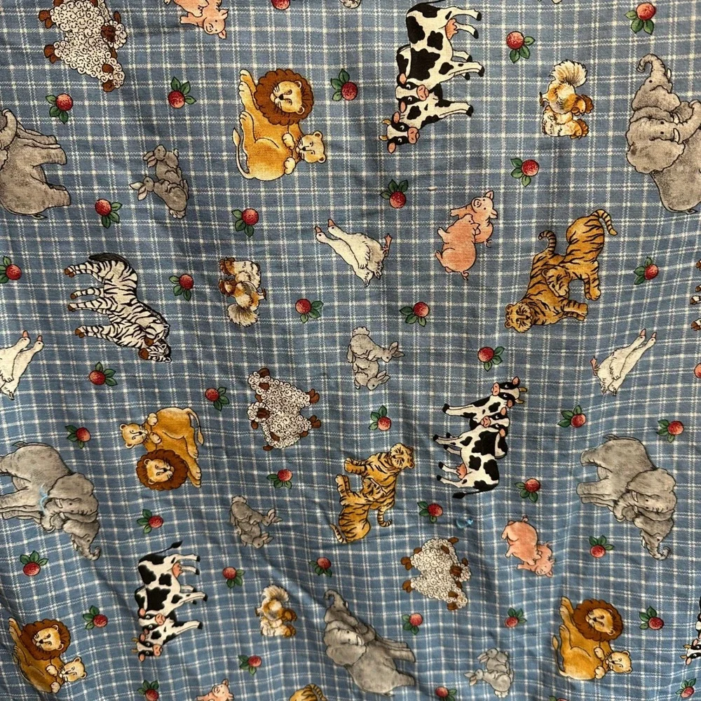 VTG Handmade Noahs Ark Quilt Nursery Comforter Blue Animal Family Pocket (40x52)